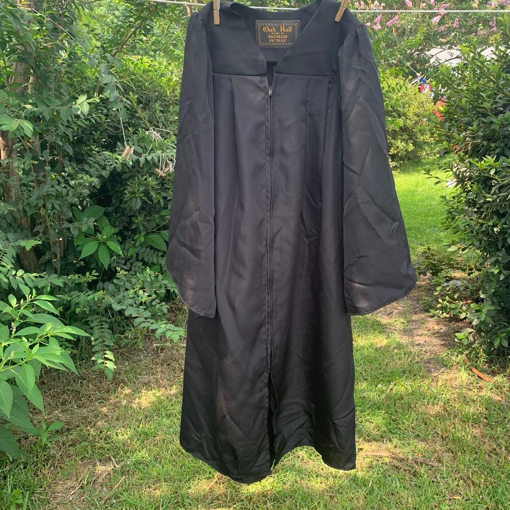 Oak Hall Bachelor’s Graduation Gown – Black – Size 5’0”–5’2”